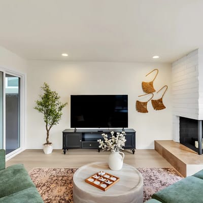 3BR with Hot Tub, Sunset Deck, AC, Luxury Dining